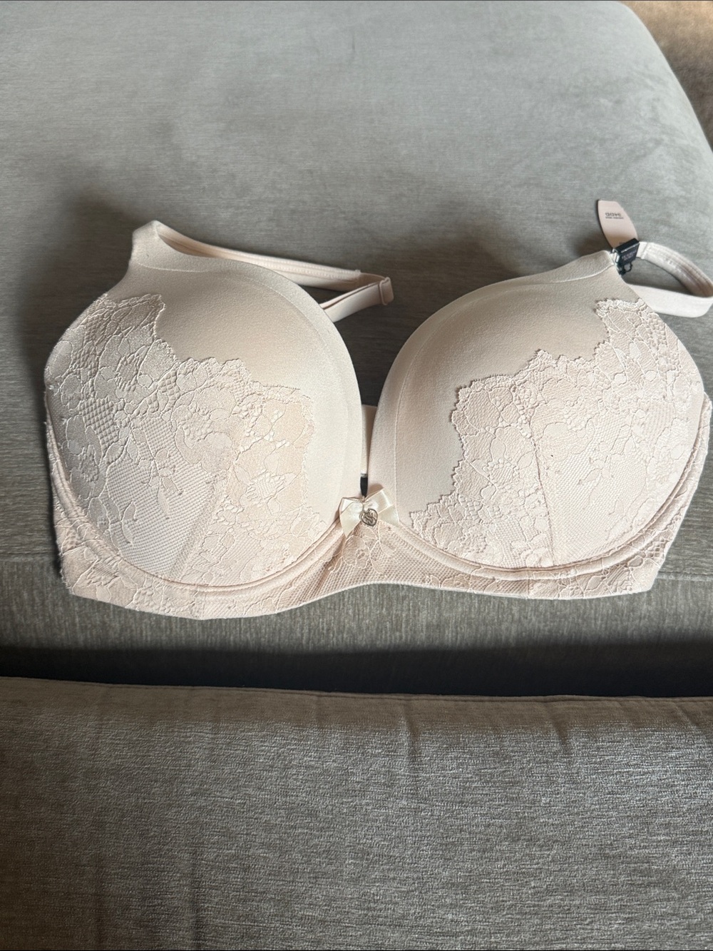 Victoria’s Secret Body By Victoria No-Wire 34DD Bra - Cream